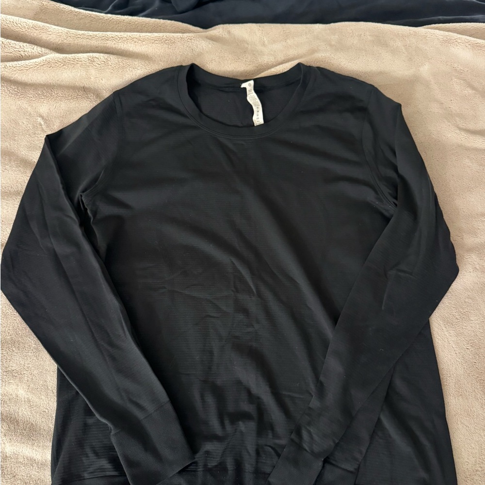 lululemon athletica relaxed swiftly tech Black Long Sleeve Tee - size 8